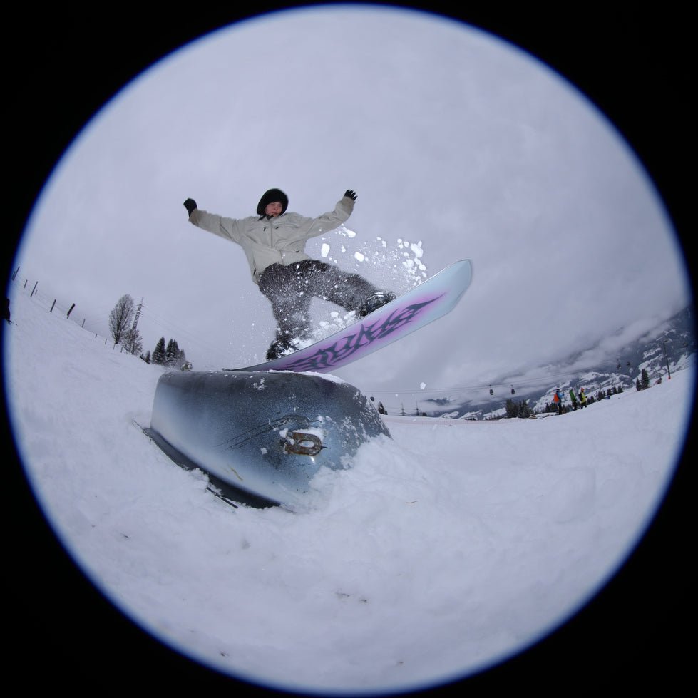 Bataleon Stereo Women's Snowboard 2027 - The Snowboard Shop