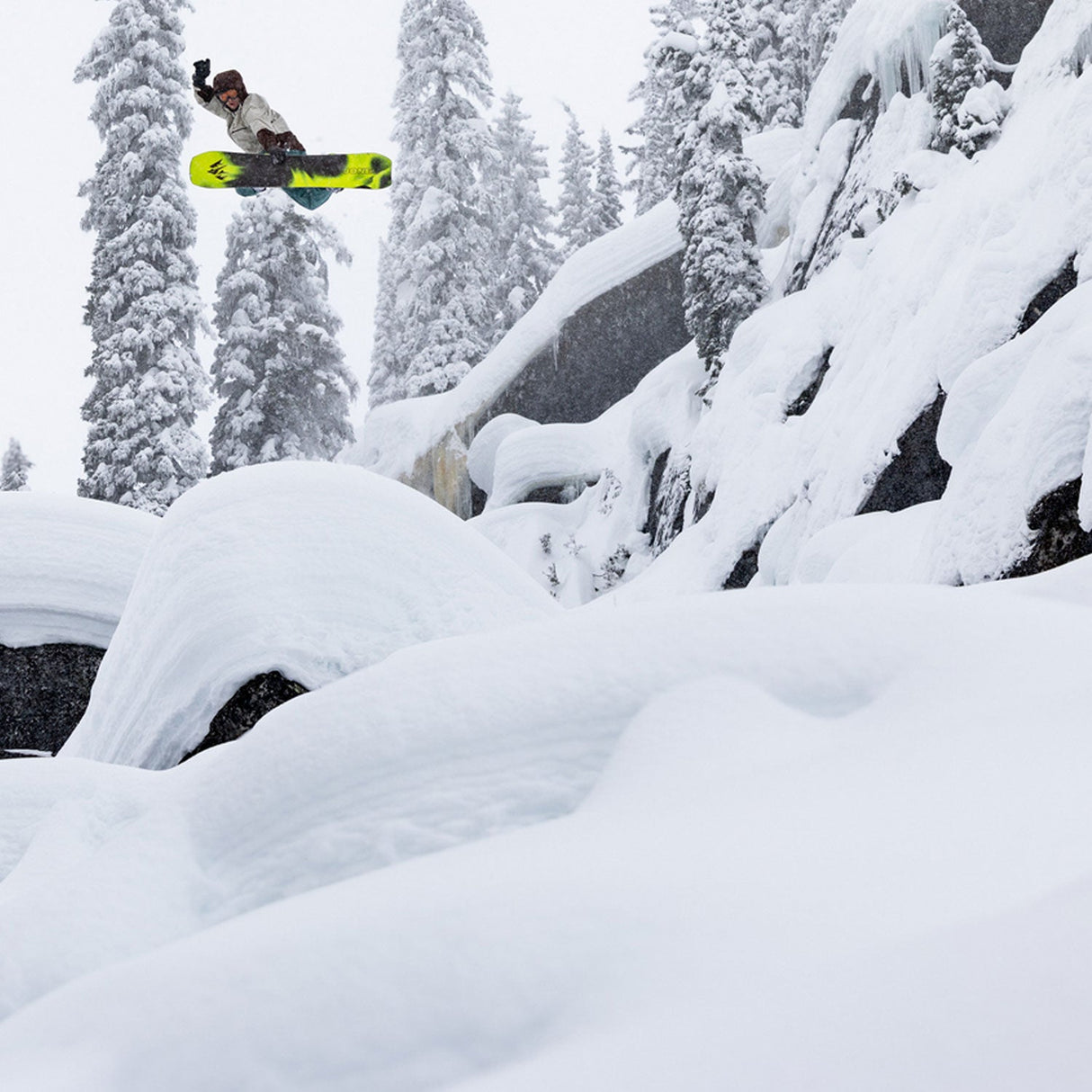 Jones Howler Wide Snowboard 2026 - The Snowboard Shop